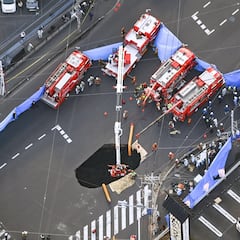 Se abre una brecha gigante en pleno Tokio y desaparece un conductor