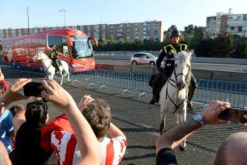 Dispositivo de seguridad en el exterior del estadio Vicente Calderón.