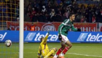 Ra&uacute;l Jim&eacute;nez celebra uno de los goles.