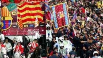 <B>DESBORDADOS.</B> El número de aficionados que ha acompañado al equipo ha superado las previsiones de los organizadores.