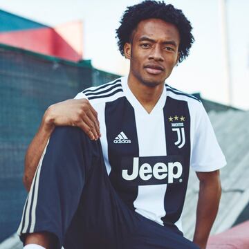 Así será la camiseta principal de la Juventus. Cuadrado todavía no ha elegido número luego de cederle la 7 a Cristiano Ronaldo. El color blanco predomina más sobre el negro 