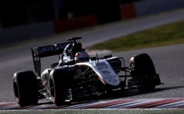 GRA317. MONTMELÓ (BARCELONA), 27/02/2015.- El piloto alemán de Force India, Nico Hulkenberg, durante la segunda jornada de la tercera tanda de entrenamientos oficiales de Fórmula Uno que se celebran en el Circuito de Catalunya de Montmeló. EFE/Alberto Estévez