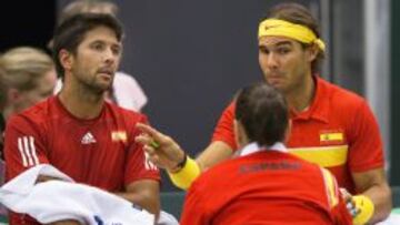Fernando Verdasco y Rafa Nadal hablan con Conchita Martínez.