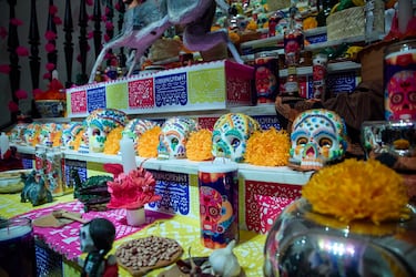 ¿Cuándo se pone y se quita la ofrenda por el Día de Muertos en México?