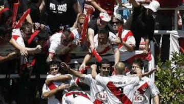 <b>UNO MÁS. </b>El Rayo celebra su ascenso a Primera.