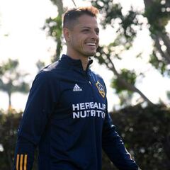 Barros Schelotto confident Chicharito will get his work visa this week