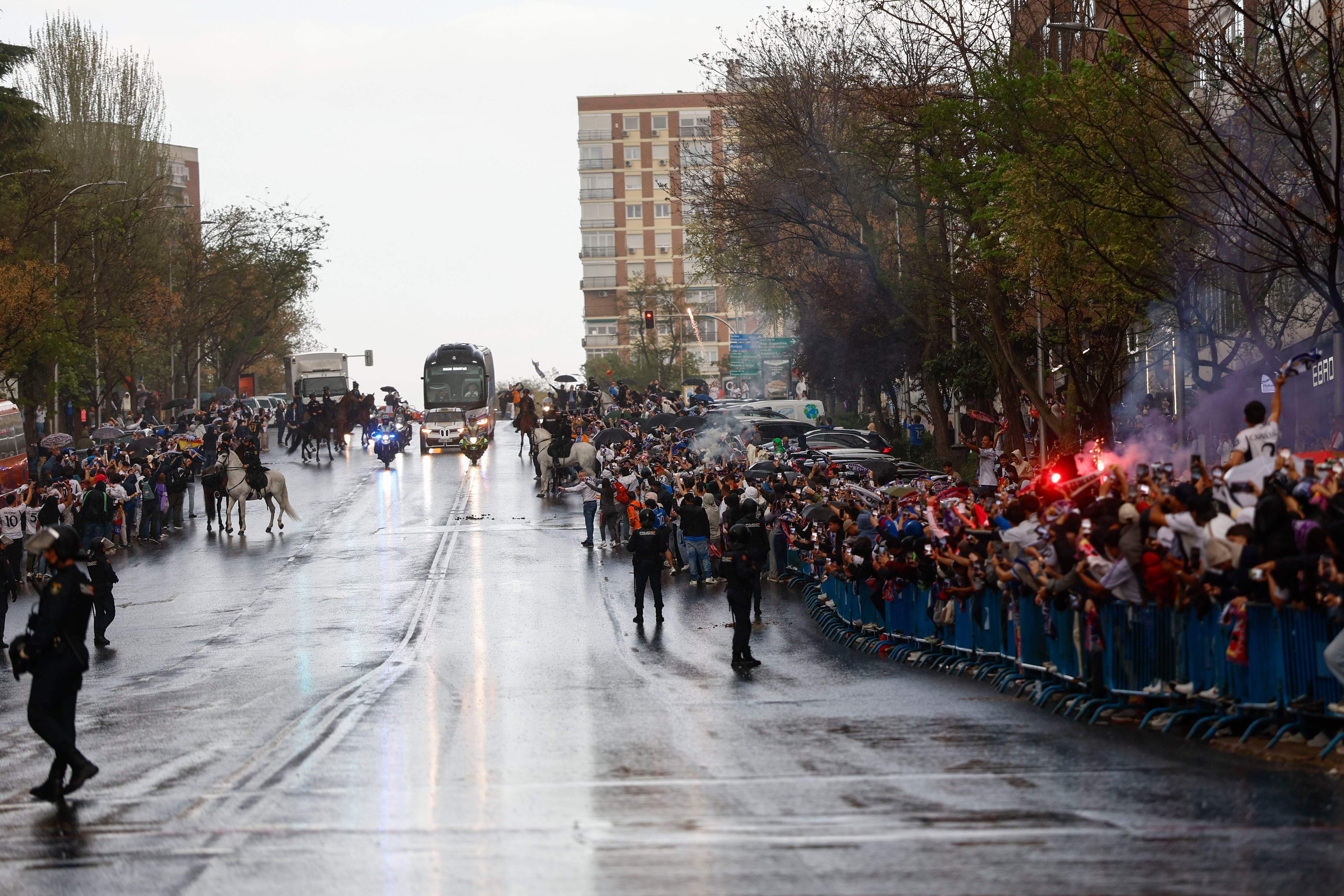 Real Madrid vs Bayern Munich: thousands line Madrid streets as Real Madrid team bus arrives for Champions League quarter-final
