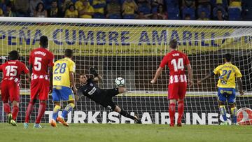 Parada de Oblak a Viera en el penalti que le lanzó en la 2ª jornada de LaLiga Santander 2017-18, Las Palmas-Atlético.