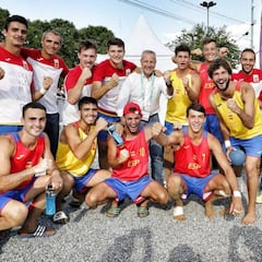 España se cuelga el oro en balonmano playa
