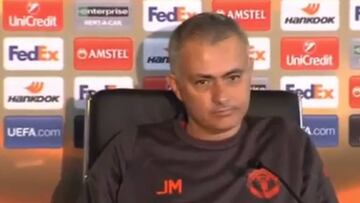 La cara de disfrute de Mou con el Bar?a... aunque no lo vio