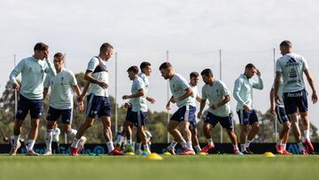 Los jugadores del Celta realizan un ejercicio f&iacute;sico durante un entrenamiento en la ciudad deportiva del club vigu&eacute;s.