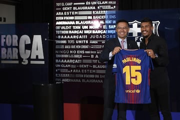 La presentación de Paulinho con el Barcelona en imágenes