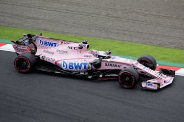 Force India's Mexican driver Sergio Perez drives during the qualifying session of the Formula One Japanese Grand Prix at Suzuka on October 7, 2017. / AFP PHOTO / Kiyoshi OTA