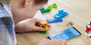 Así son las instrucciones LEGO para personas con discapacidad visual