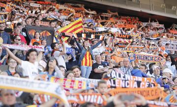 Fiesta en las calles de Valencia que alcanzó el éxtasis en Mestalla