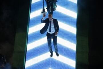  Fin de fiesta en el estadio Santiago Bernabéu con toda la afición.