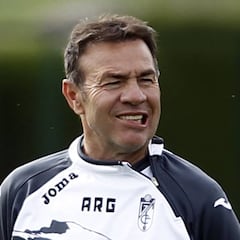 Abel, entrenador del Atlético de Madrid en el partido de Leyendas