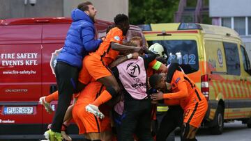 Soccer Football - UEFA Under 21 Championship - Quarter Final - Netherlands v France - Bozsik Arena, Budapest, Hungary - May 31, 2021 Netherlands' Myron Boadu celebrates scoring their second goal with teammates REUTERS/Bernadett Szabo