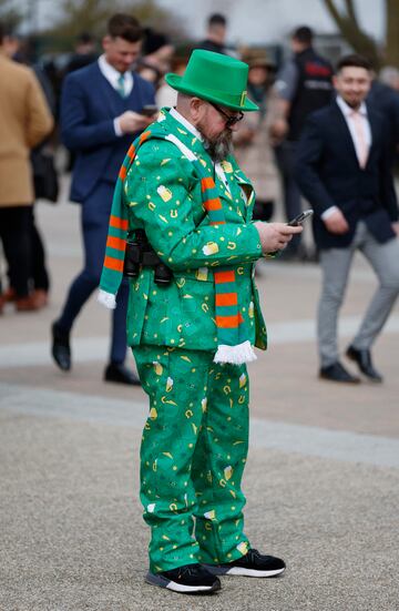 El Festival de Cheltenham es uno de los eventos hípicos más importantes del año en el Reino Unido. Las carreras transcurren en Cheltenham, en la región de Gloucestershire al sur de Inglaterra. En el transcurso de las pruebas, el festival genera varios cientos de millones de libras en apuestas cada año.