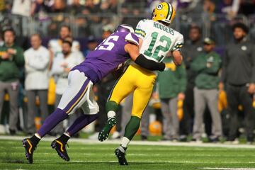 Los Green Bay Packers y los Minnesota Vikings se enfrentan en otra gran rivalidad. No hay que olvidar que la temporada pasada, la defensiva de los Vikings lesionó a Aaron Rodgers.