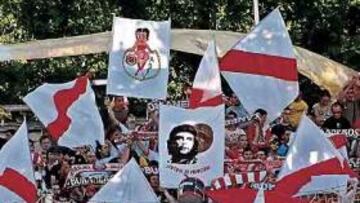 <b>ÁNIMO. </b>Los hinchas rayistas esperan ver una victoria de su equipo en Benidorm.