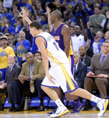 Klay Thompson tras anotar un triple. 