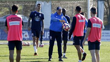 Pepe Mel sigue trabajando a contrarreloj para transmitir su idea a la plantilla blanquiazul