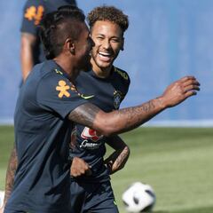 Neymar, Thiago Silva y Paulinho reciben atención especial