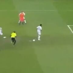 El ridículo penalti fallado por el Loco Abreu y D'Alessandro