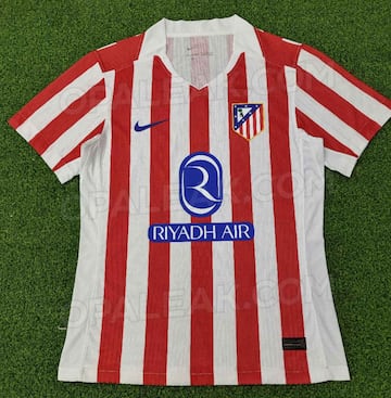 Vista de la parte delantera de la posible equipaci車n del Atl谷tico de Madrid para la temporada 2025-26.