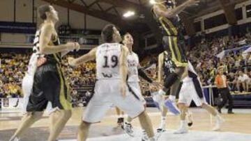 <strong>ILUSIONA.</strong> Gran partido del Real Madrid ante un mermado Caja Laboral.