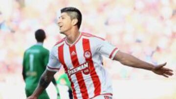 El mexicano anotó gol en la victoria del Olympiacos
