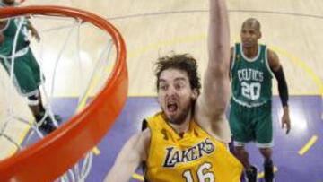 <b>SEGUNDO ANILLO. </b>Gasol fue clave en la victoria de Lakers sobre Celtics en la última final de la NBA.