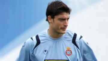 <b>PRETENDIDO.</b> El presidente del Espanyol, Daniel S¨¢nchez Llibre, confirm¨® tienen al menos dos ofertas interesantes por Albert Riera, ambas procedentes del f¨²tbol ingl¨¦s, en alusi¨®n al inter¨¦s del Liverpool y del Everton.