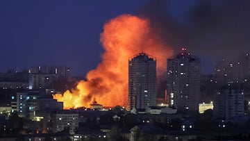 Fire and smoke rise in the aftermath of a Russian drone strike, amid Russia's attack on Ukraine, in Kyiv, Ukraine June 6, 2025. REUTERS/Gleb Garanich TPX IMAGES OF THE DAY