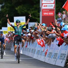 Vlasov se hace fuerte en Suiza y Evenepoel no aguanta