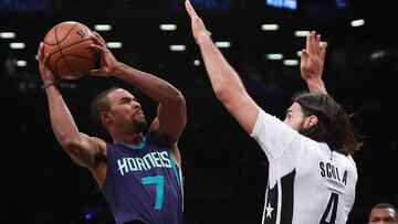 NEW YORK, NY - NOVEMBER 04: Ramon Sessions #7 of the Charlotte Hornets puts up a basket against Luis Scola #4 of the Brooklyn Nets during the second half at Barclays Center on November 4, 2016 in New York City. NOTE TO USER: User expressly acknowledges and agrees that, by downloading and or using this photograph, User is consenting to the terms and conditions of the Getty Images License Agreement. Michael Reaves/Getty Images/AFP
== FOR NEWSPAPERS, INTERNET, TELCOS & TELEVISION USE ONLY ==