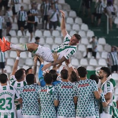 El Arcángel reconoce a Antonio Casas