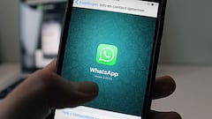 ¿Por qué en WhatsApp aparezco en línea cuando ya cerré la aplicación?