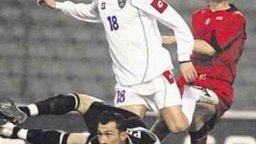 Bélgica se agarra al buen momento de su portero, Proto (en la imagen) y a los veloces Mpenza