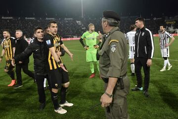 El partido entre PAOK de Salónica y AEK de Atenas de suspendió.