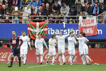 Cristiano Ronaldo celebra el 1-2 con sus compañeros. 