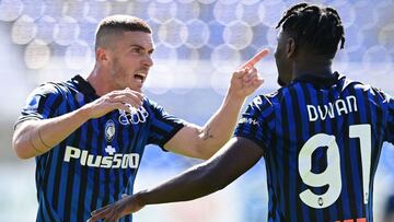 Gosens y Zapata, durante un partido del Atalanta.