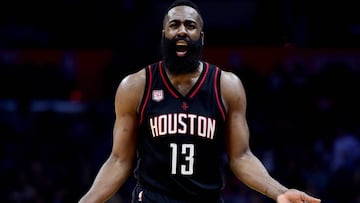 James Harden, en un partido con Houston Rockets.