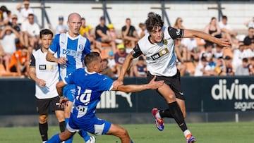 Javi Guerra, en el amistoso del Valencia contra el Alavés