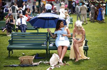 En el hip¨®dromo de Ascot, ciudad al sur de Inglaterra, donde se celebra la tradicional y pintoresca carrera de caballos con la presencia de la familia real brit¨¢nica.
