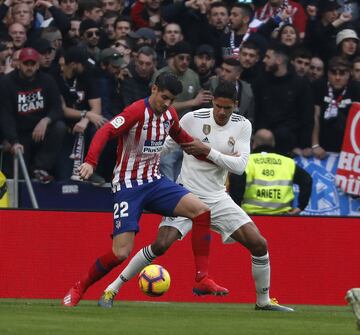 El nuevo delantero del Atlético de Madrid en la primera mitad pasó casi desapercibido. 