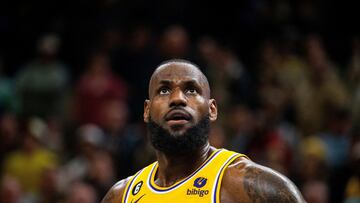 Con 36 puntos para superar el r¨¦cord, Kareem estar¨¢ en los dos pr¨®ximos partidos de los Lakers para pasar el testigo a LeBron. Momento hist¨®rico.