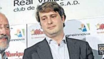 <b>ACUERDO. </b>Javier de la Riva, alcalde de Valladolid; Carlos Suárez, presidente del club; y Ruiz Medrano, presidente de la Diputación.