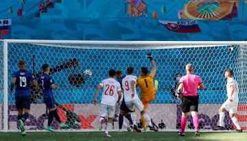 Un autogol de Dubravka puso el 0-1 para España en el marcador.